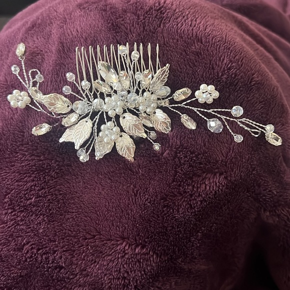 Crystal and pearl hear accessories! 4 total pieces. - Picture 2 of 4